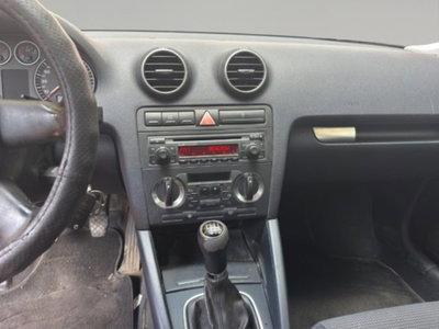 Audi A3 1.6 16V FSI Attraction (11)