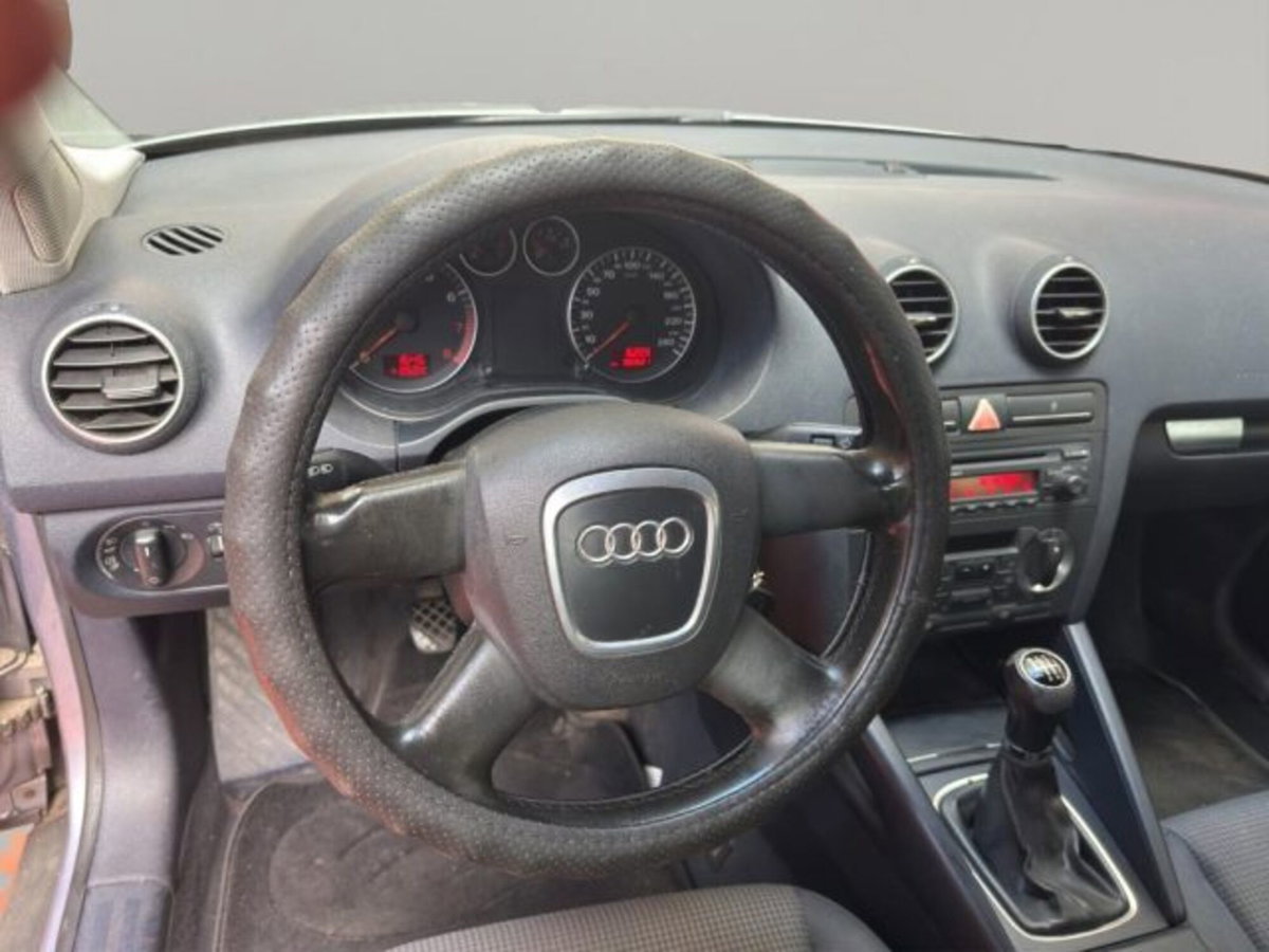 Audi A3 1.6 16V FSI Attraction (12)