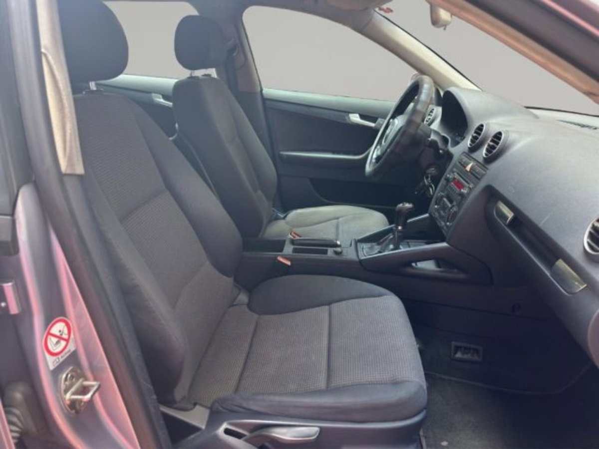 Audi A3 1.6 16V FSI Attraction (13)