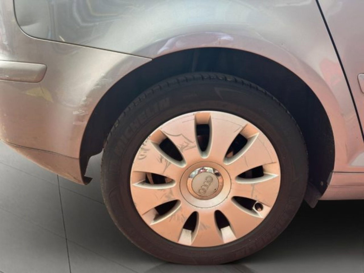 Audi A3 1.6 16V FSI Attraction (20)