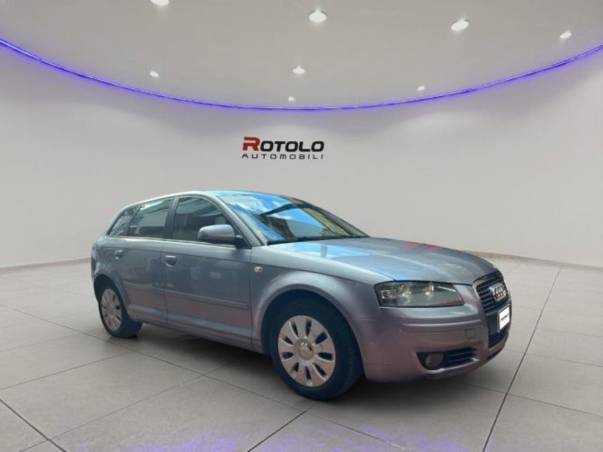 Audi A3 1.6 16V FSI Attraction (3)