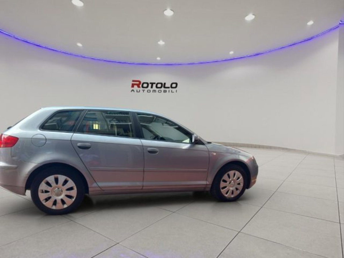 Audi A3 1.6 16V FSI Attraction (5)