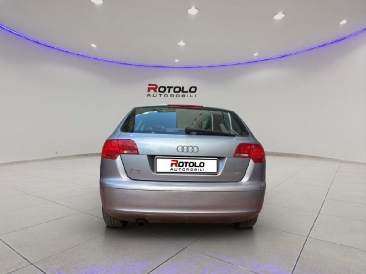 Audi A3 1.6 16V FSI Attraction (6)