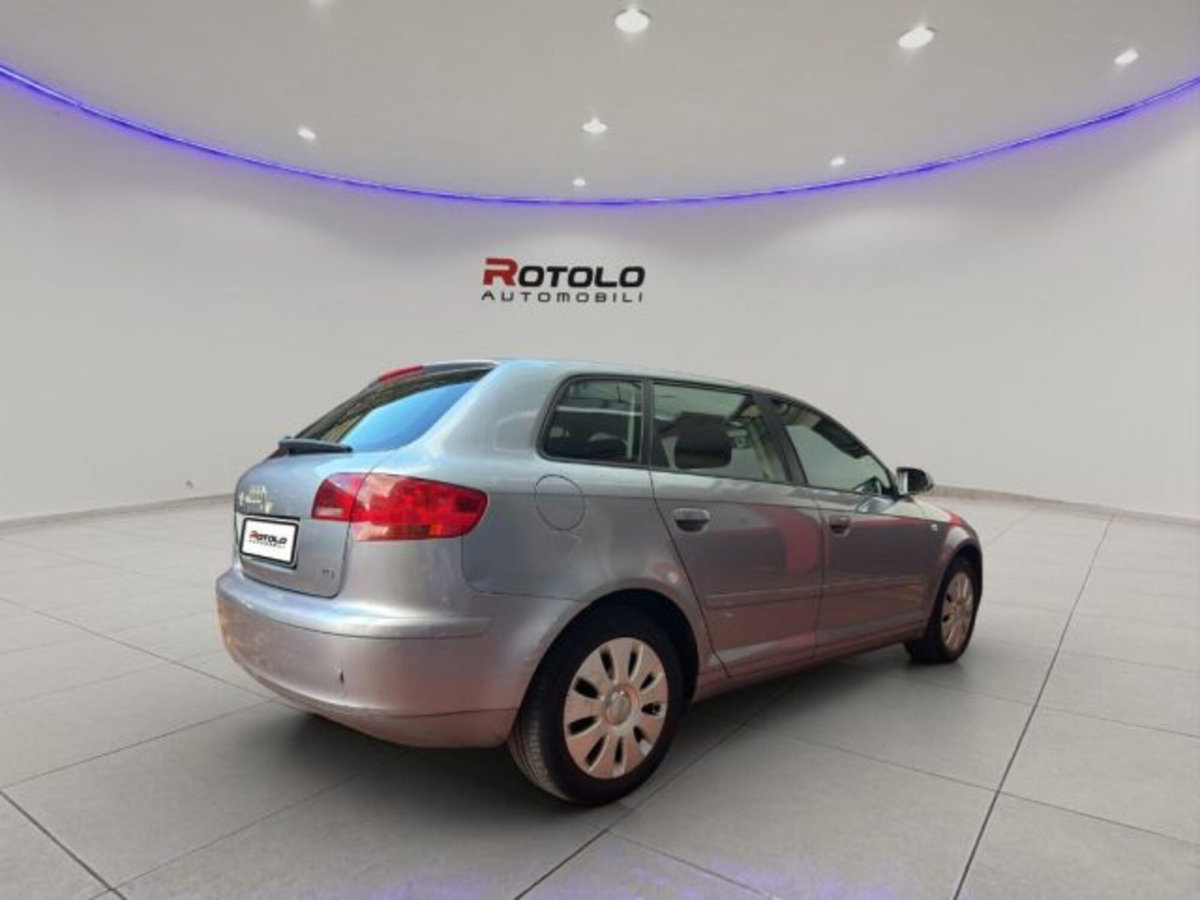 Audi A3 1.6 16V FSI Attraction (8)