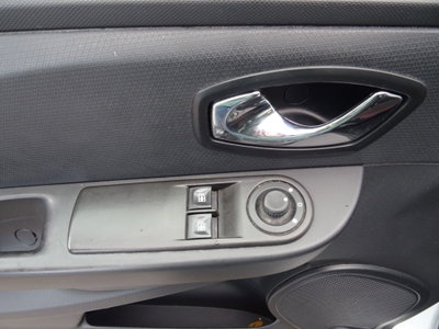 Renault Clio Sporter 1.2 75CV Wave (16)