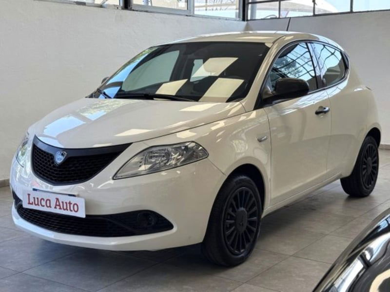 Lancia Ypsilon 1.0 FireFly 5 porte S&S Hybrid Gold Plus