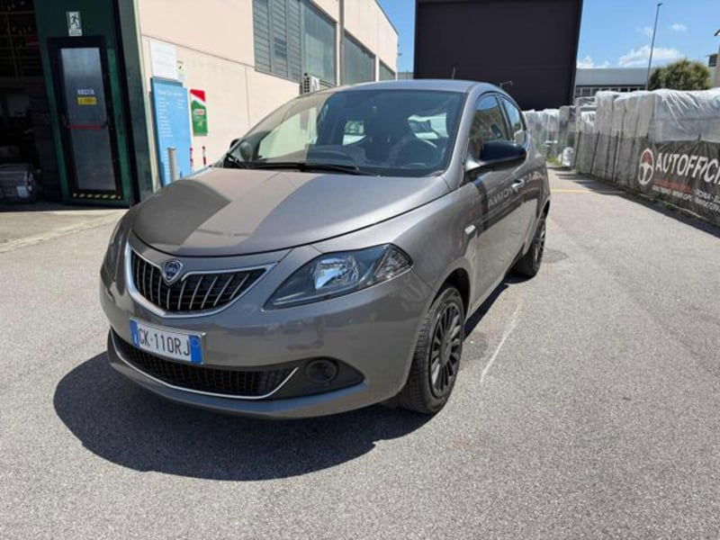 Lancia Ypsilon 1.0 FireFly 5 porte S&S Hybrid Ecochic Silver
