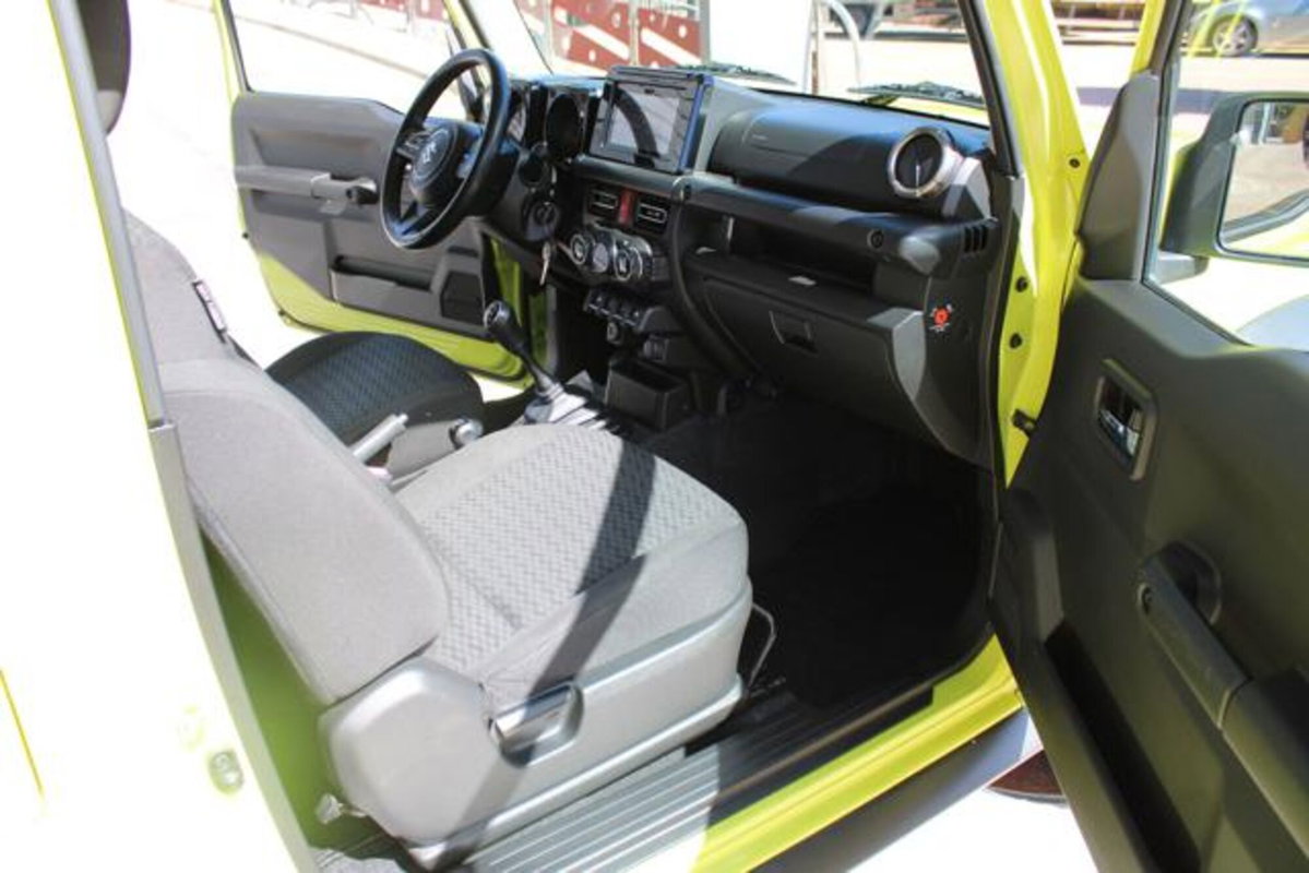 Suzuki Jimny 1.5 5MT Top (14)