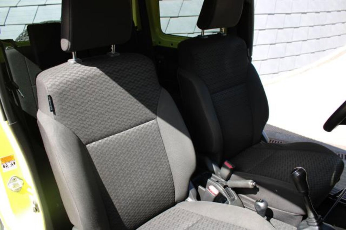 Suzuki Jimny 1.5 5MT Top (15)
