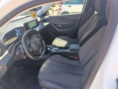 Peugeot 2008 BlueHDi 130 S&S EAT8 Allure Pack (5)