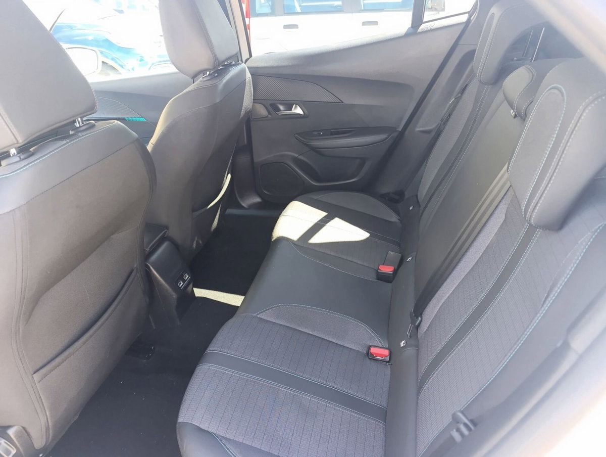 Peugeot 2008 BlueHDi 130 S&S EAT8 Allure Pack (6)
