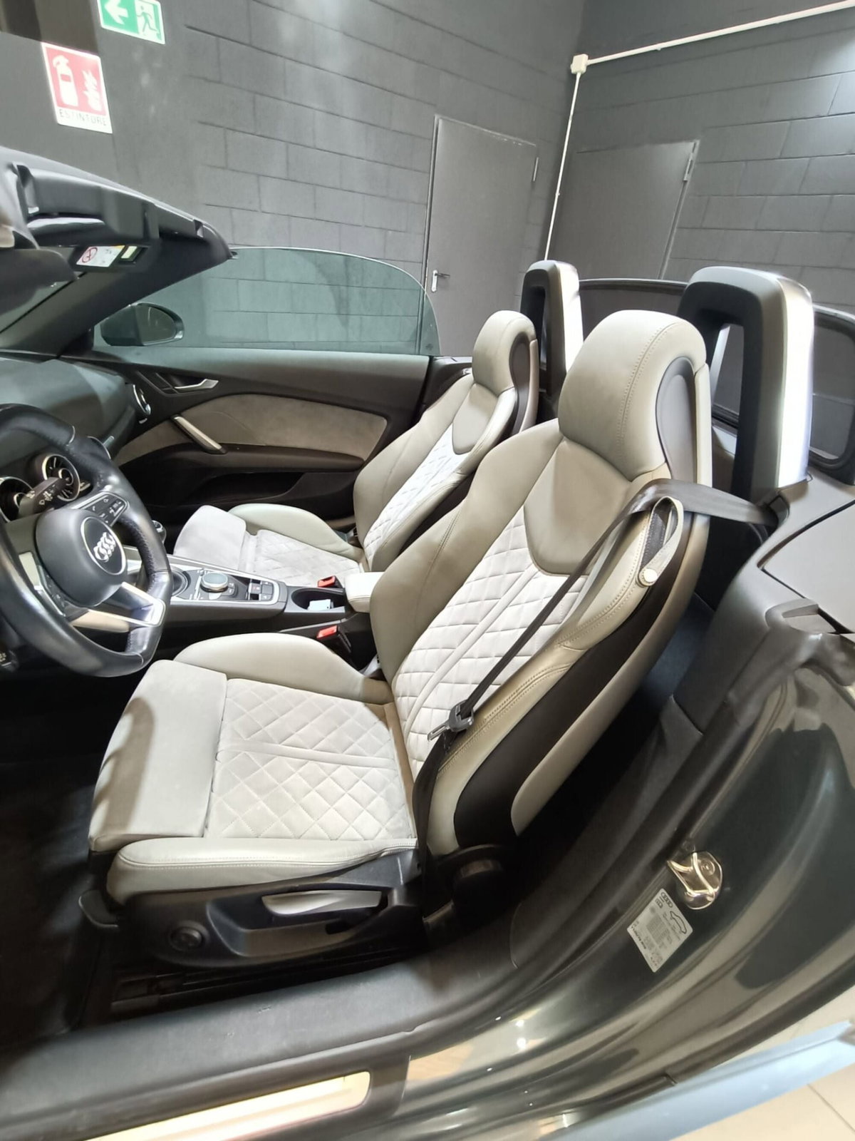 Audi TT Cabrio 1.8 TFSI (8)