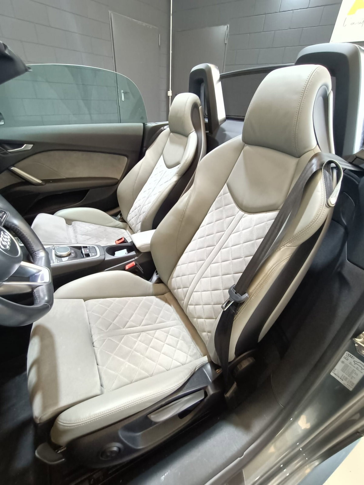 Audi TT Cabrio 1.8 TFSI (9)