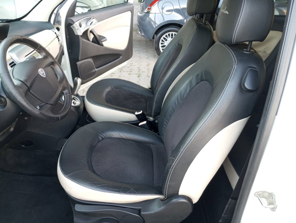 Lancia Ypsilon 1.3 MJT 90 CV Platino (14)