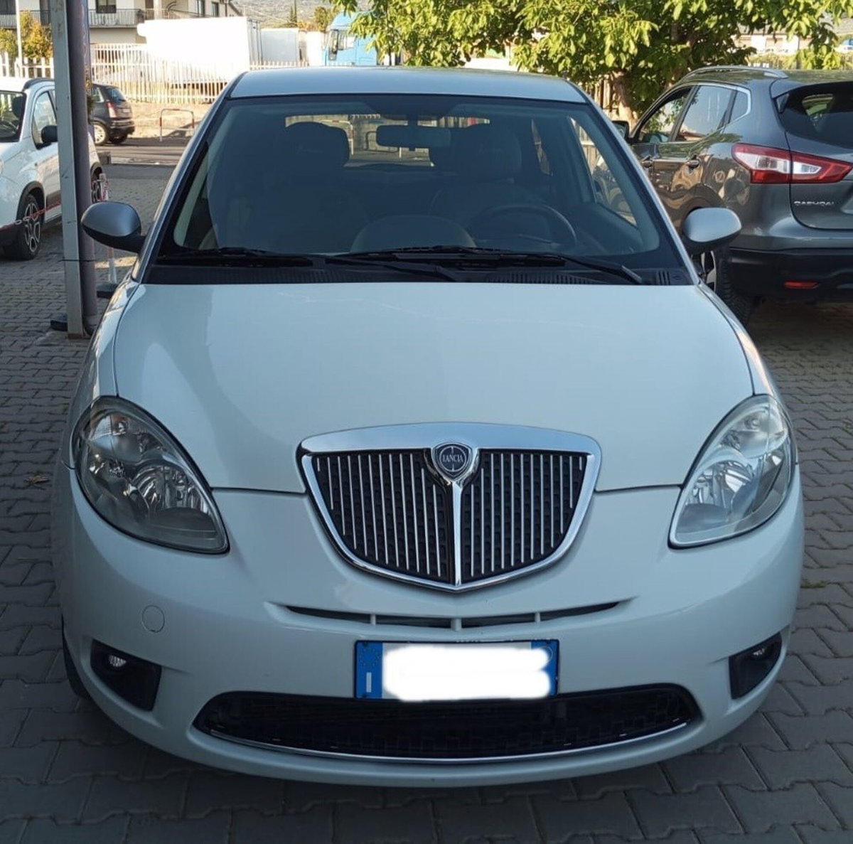 Lancia Ypsilon 1.3 MJT 90 CV Platino (2)