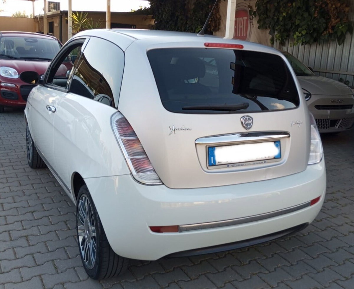 Lancia Ypsilon 1.3 MJT 90 CV Platino (4)
