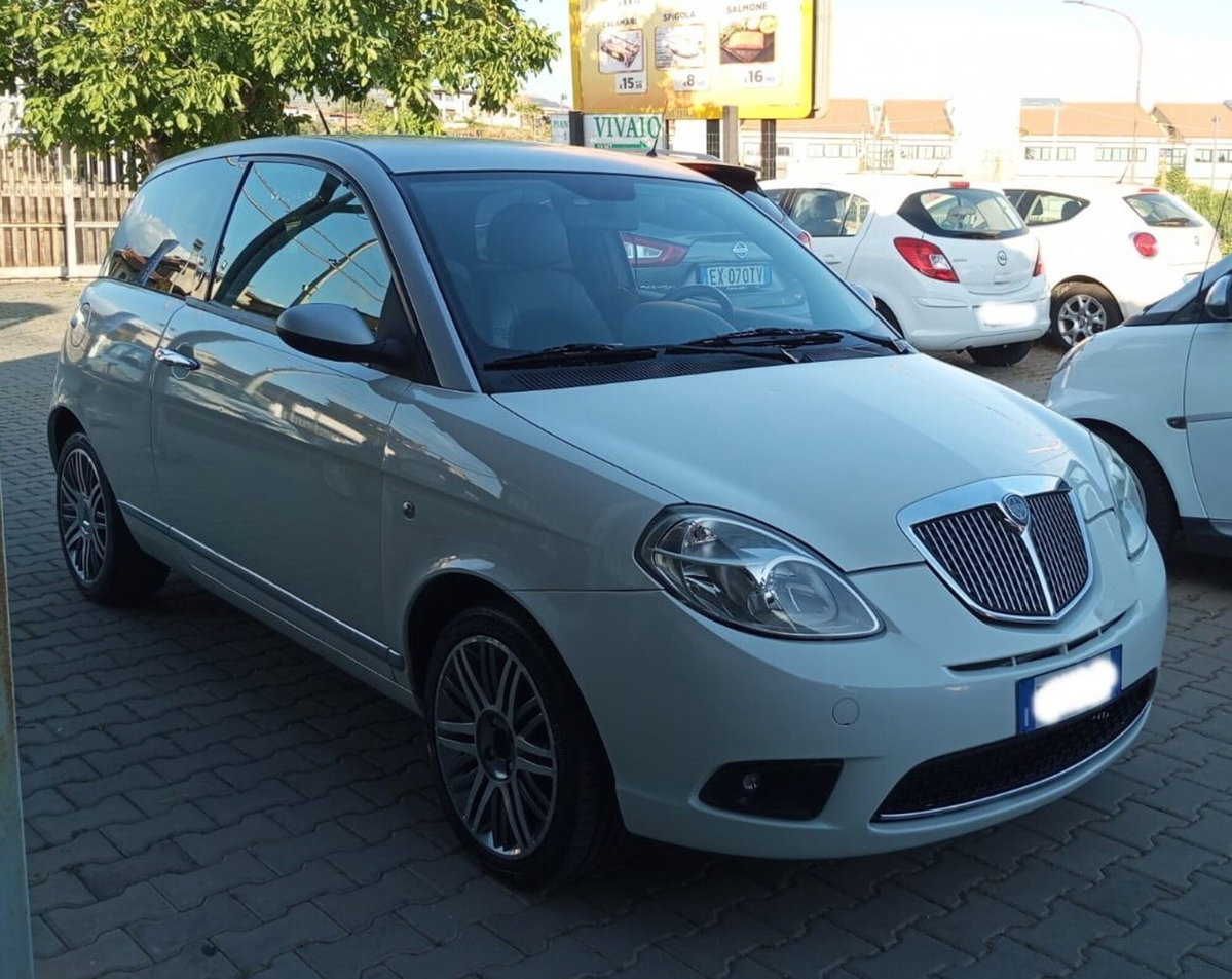 Lancia Ypsilon 1.3 MJT 90 CV Platino (9)