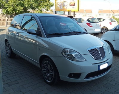 Lancia Ypsilon 1.3 MJT 90 CV Platino (9)