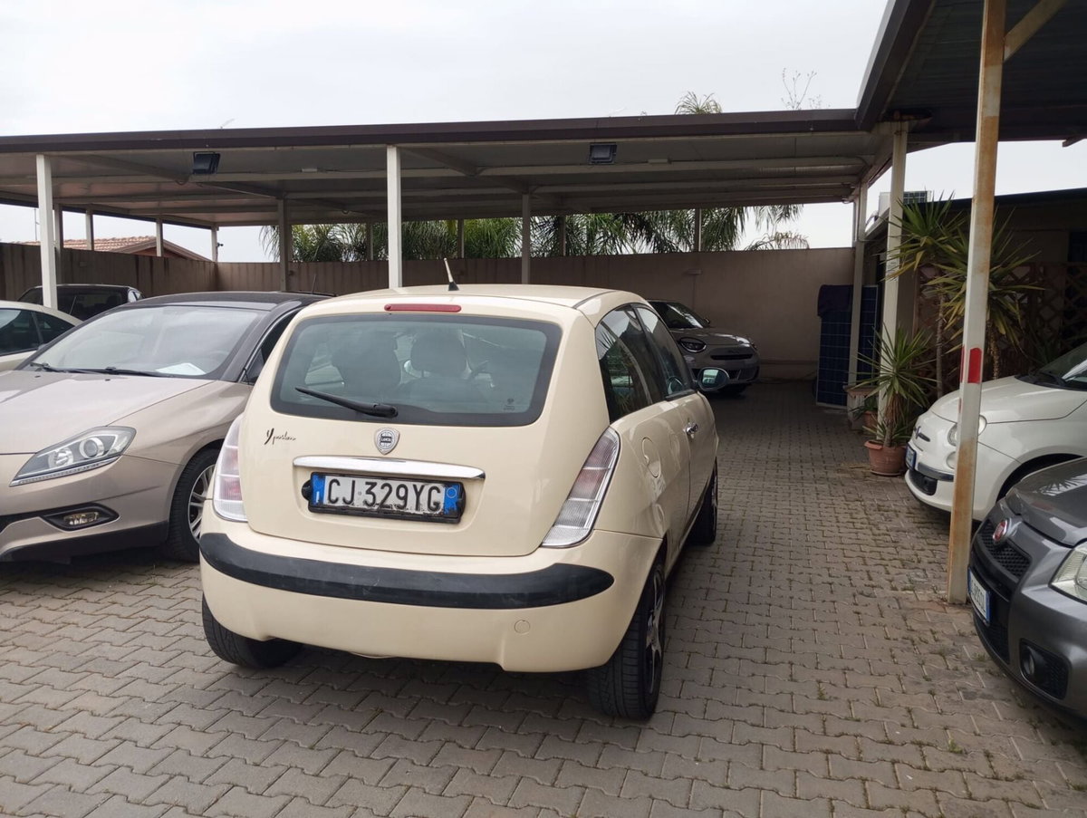 Lancia Ypsilon 1.2 Argento (4)
