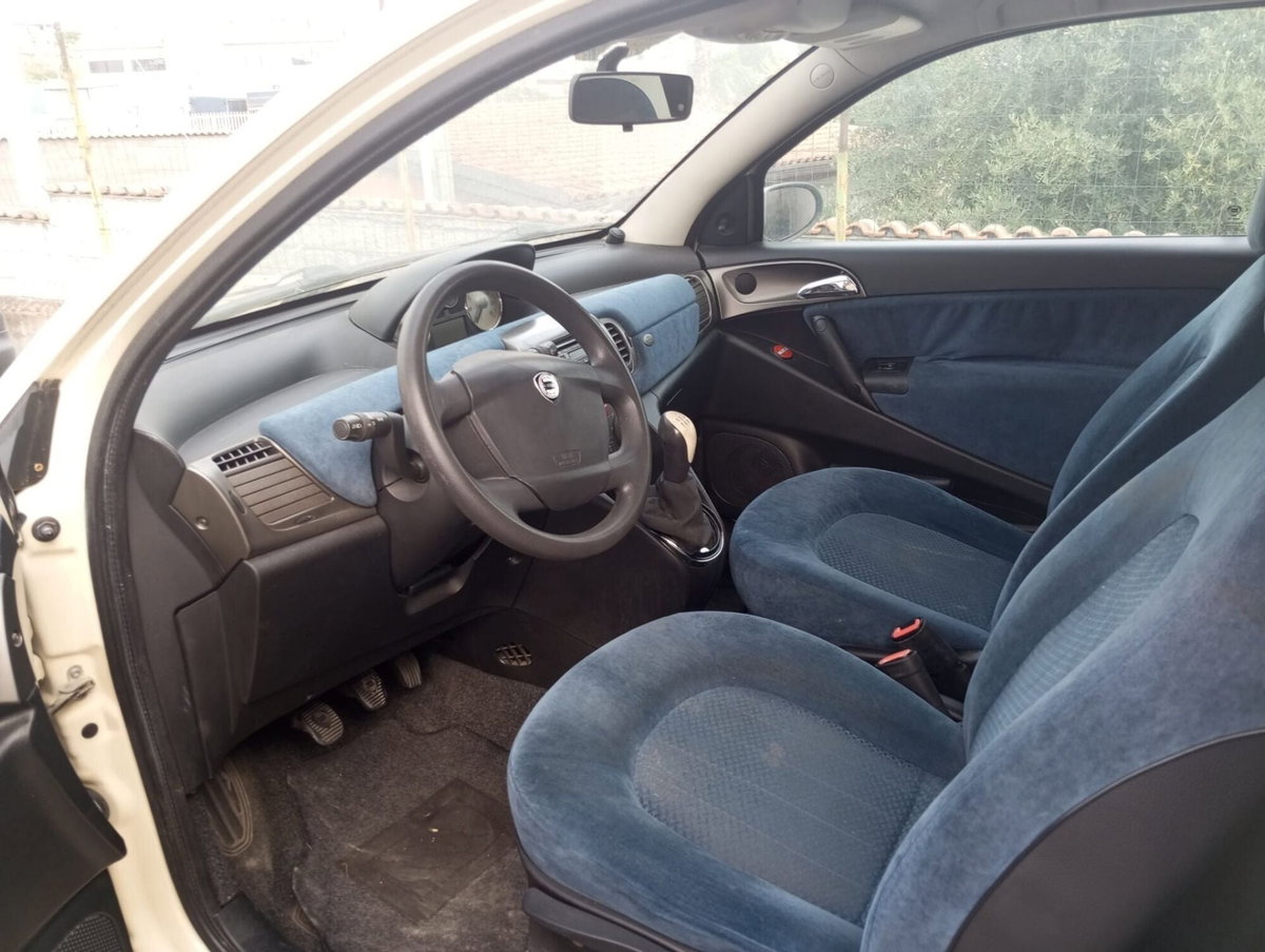 Lancia Ypsilon 1.2 Argento (6)