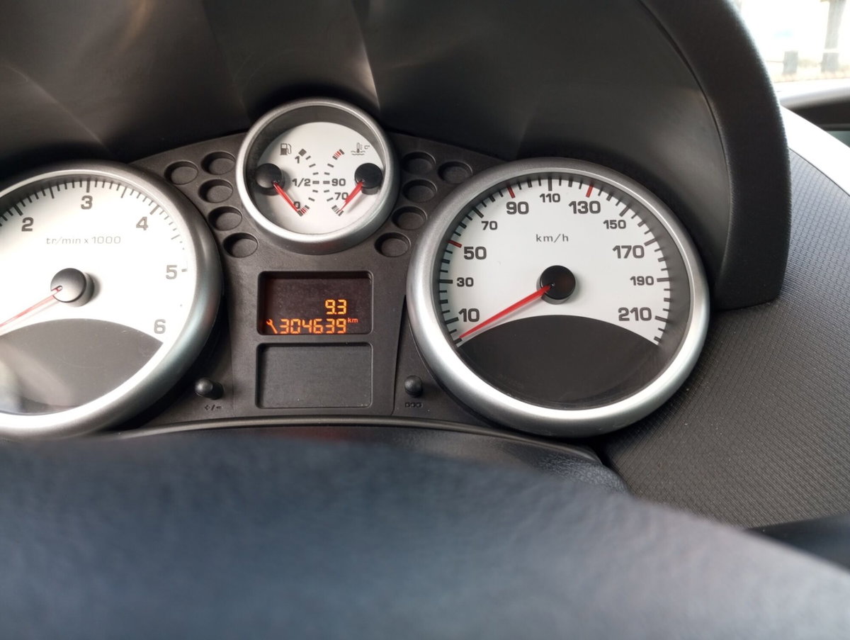 Peugeot 207 HDi 70CV FAP 5p. XS (10)