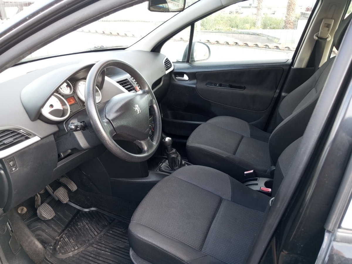Peugeot 207 HDi 70CV FAP 5p. XS (9)