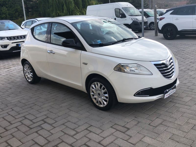 Lancia Ypsilon 1.2 69 CV Unyca