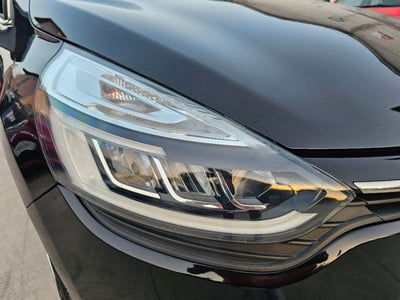 Renault Clio TCe 12V 90 CV 5 porte Moschino Intens usata