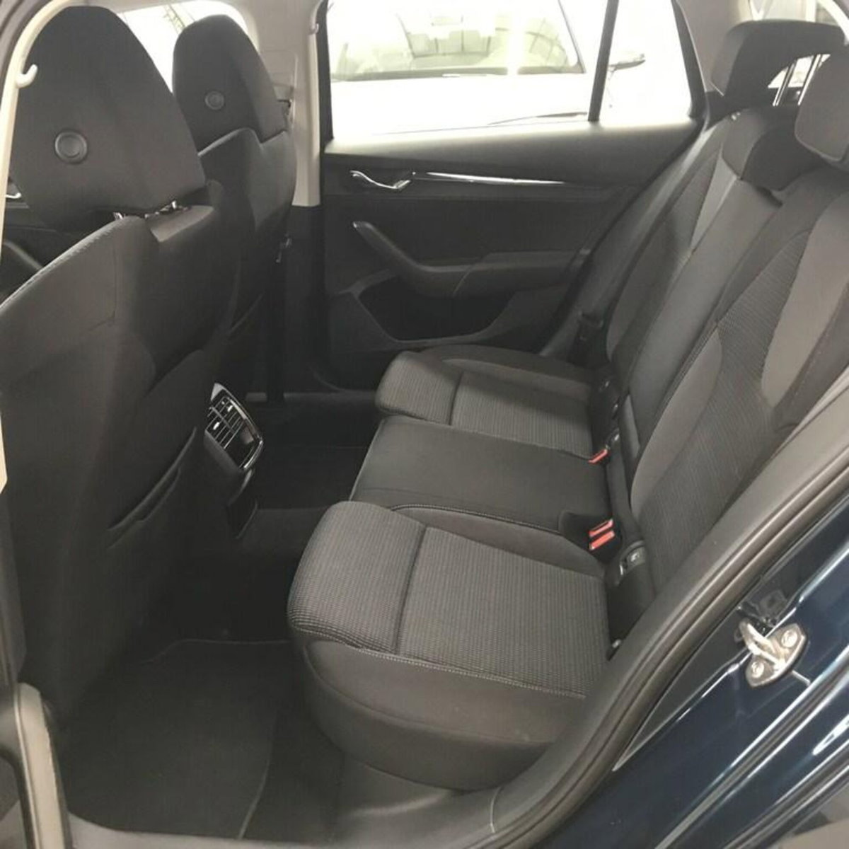 Skoda Octavia Station Wagon 2.0 TDI EVO SCR DSG Wagon Executive (12)