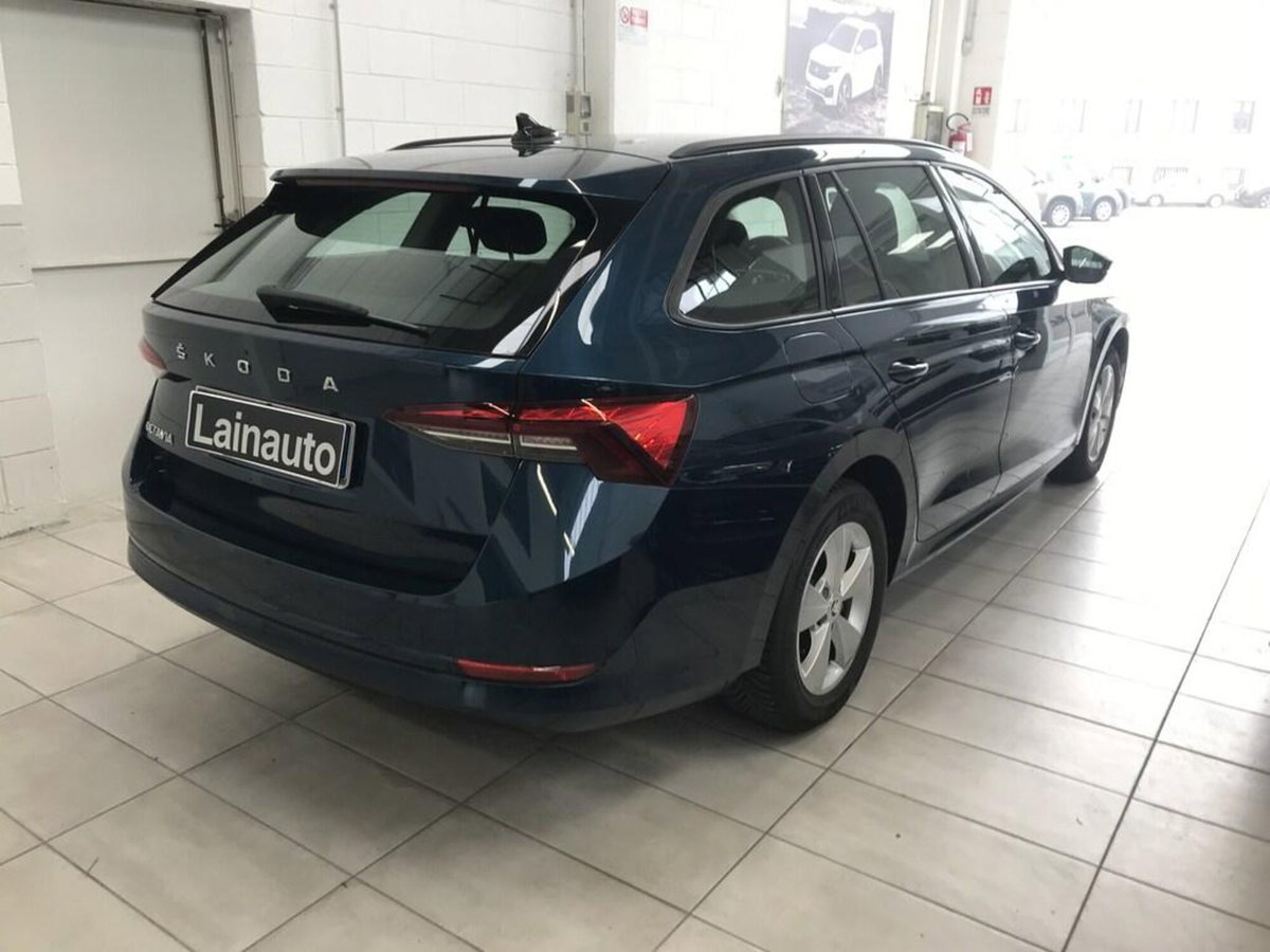 Skoda Octavia Station Wagon 2.0 TDI EVO SCR DSG Wagon Executive (4)