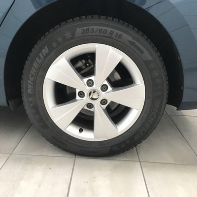 Skoda Octavia Station Wagon 2.0 TDI EVO SCR DSG Wagon Executive (7)