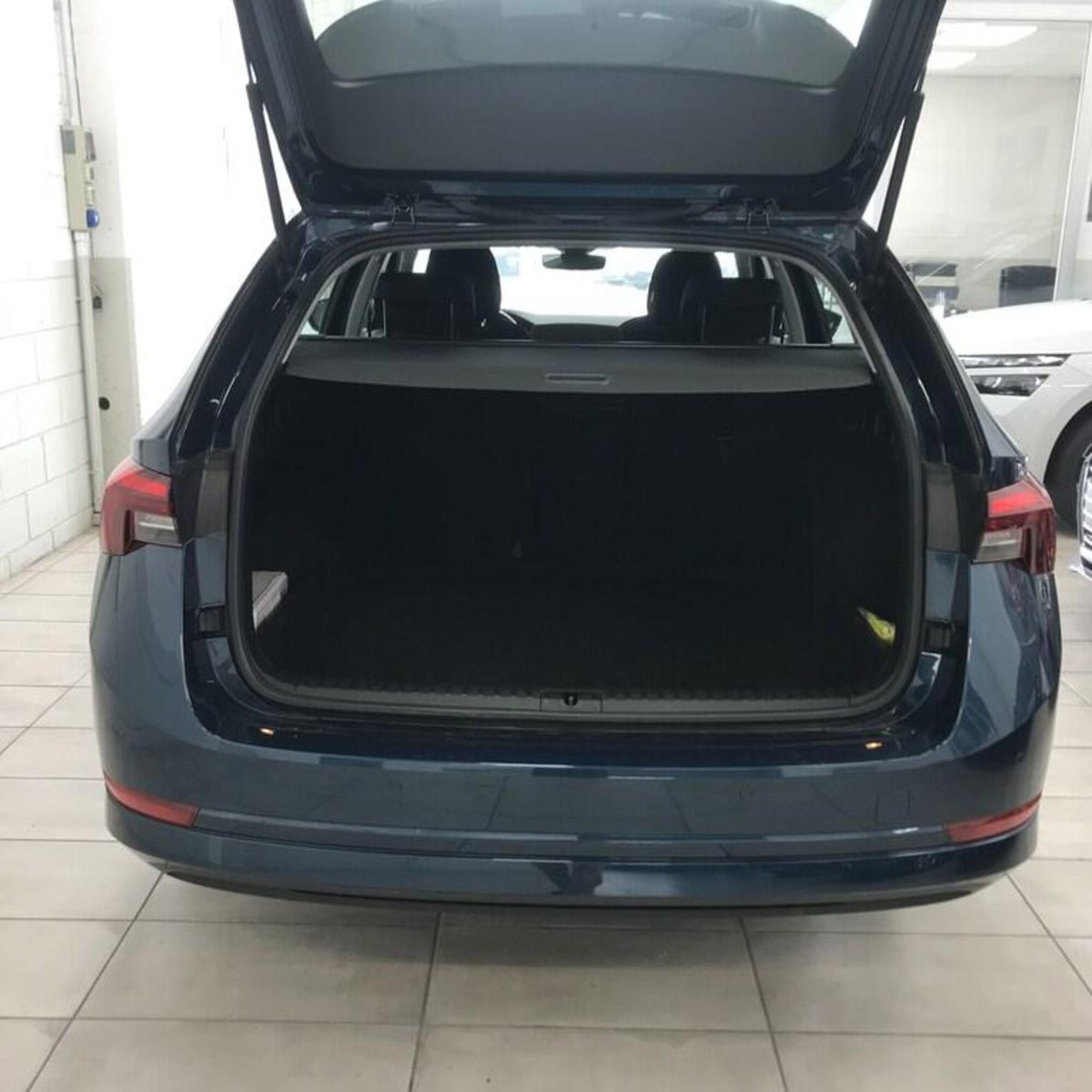 Skoda Octavia Station Wagon 2.0 TDI EVO SCR DSG Wagon Executive (8)