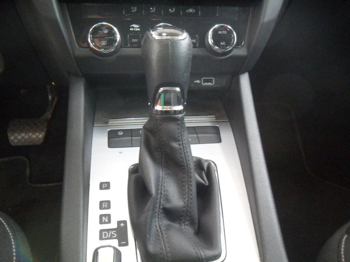 Skoda Octavia Station Wagon 1.5 G-TEC DSG Wagon Executive (10)