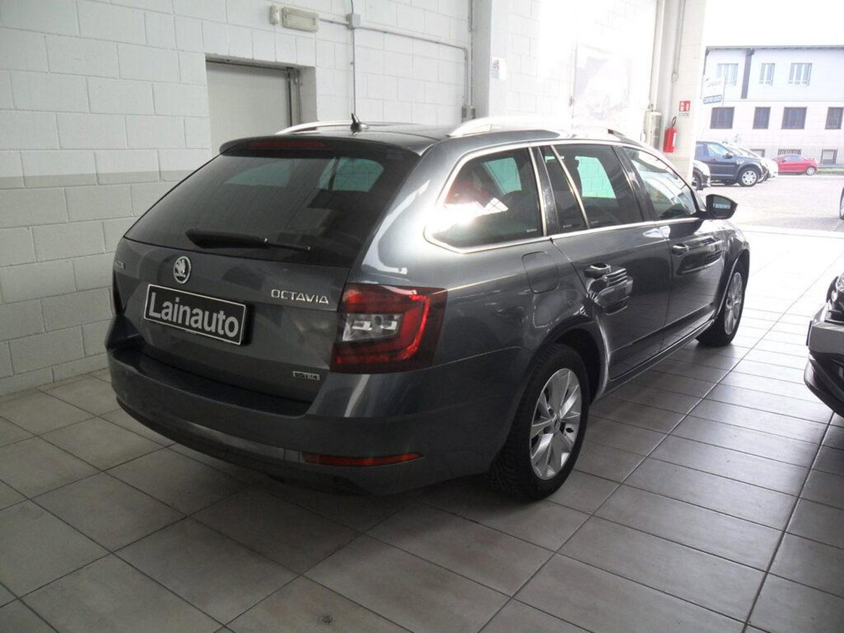 Skoda Octavia Station Wagon 1.5 G-TEC DSG Wagon Executive (4)