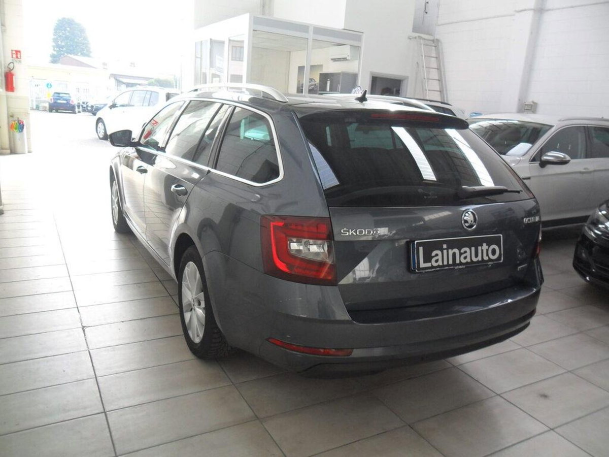 Skoda Octavia Station Wagon 1.5 G-TEC DSG Wagon Executive (5)