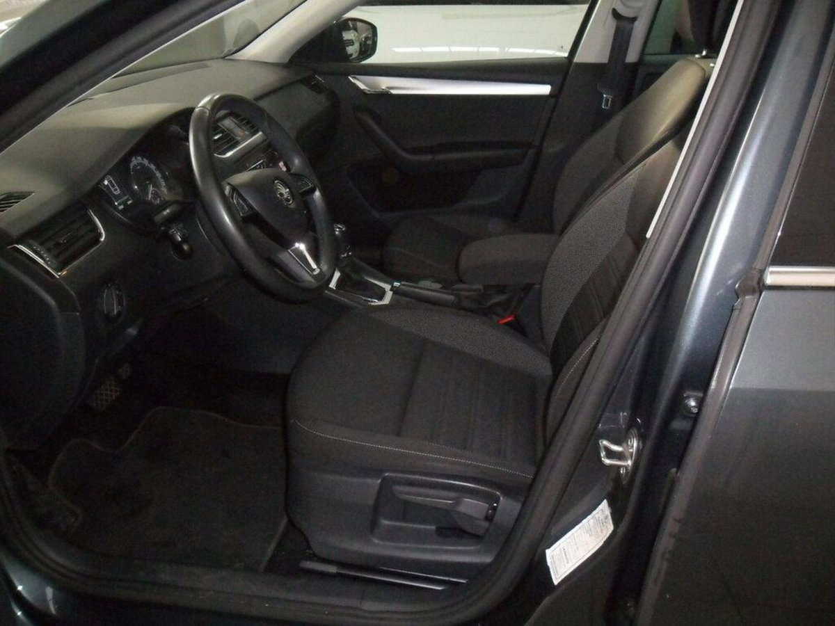 Skoda Octavia Station Wagon 1.5 G-TEC DSG Wagon Executive (6)