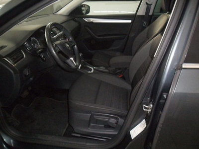 Skoda Octavia Station Wagon 1.5 G-TEC DSG Wagon Executive (6)