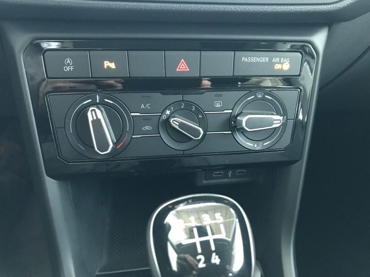 Volkswagen T-Cross 1.0 TSI Style BMT (15)