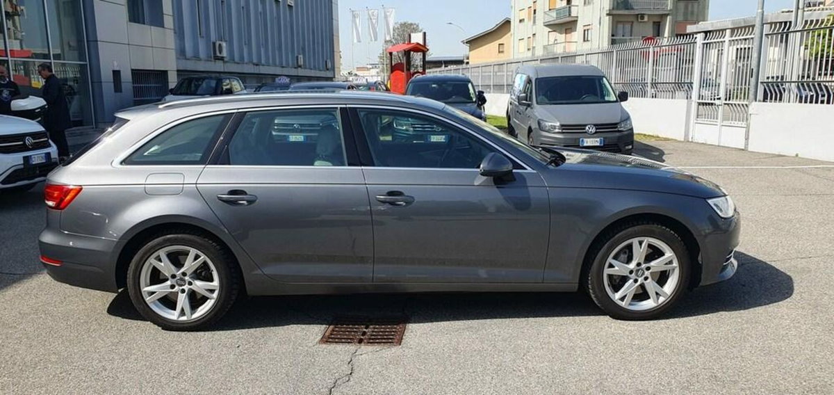 Audi A4 Avant 40 TDI quattro S tronic Business Sport (4)
