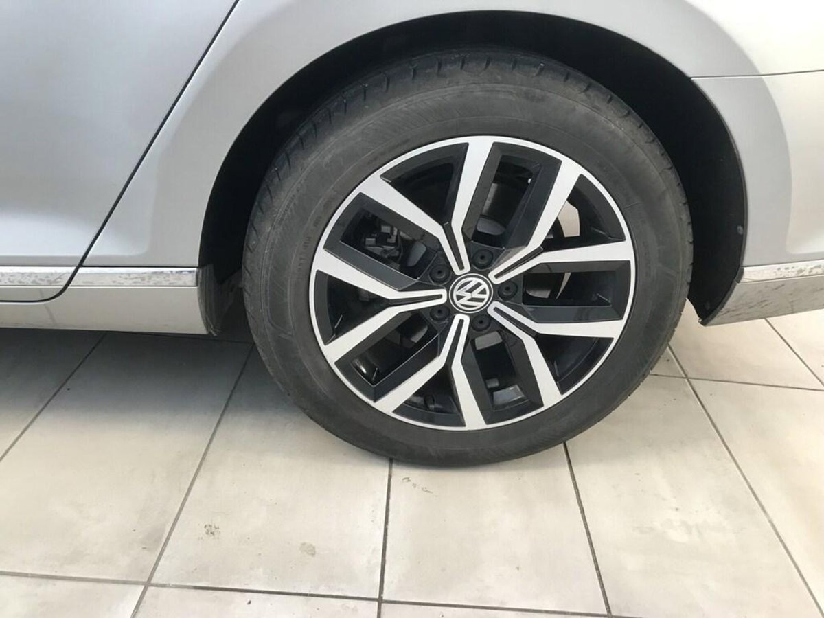 Volkswagen Passat Variant 2.0 TDI DSG Executive BlueMotion Tech. (11)