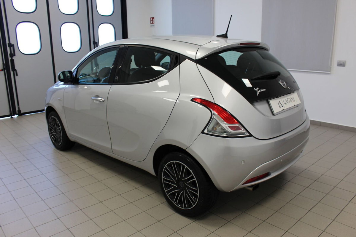 Lancia Ypsilon 1.0 FireFly 5 porte S&S Hybrid Ecochic Gold (6)