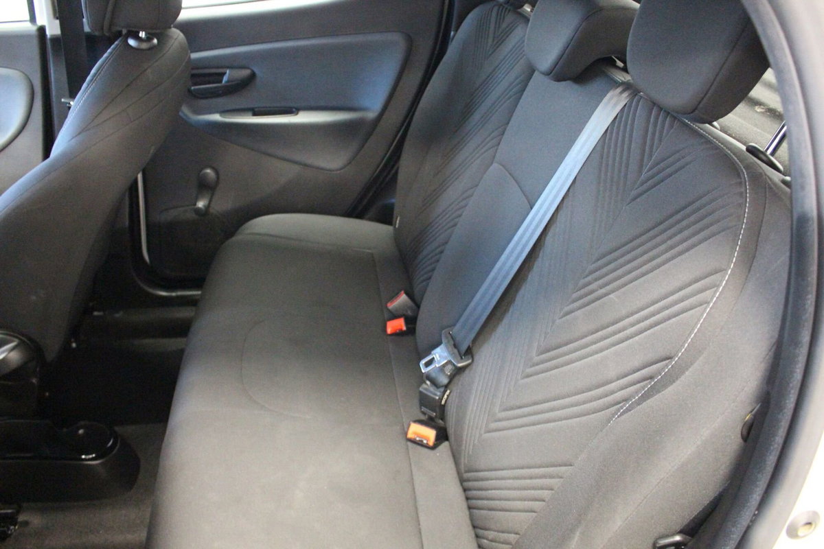 Lancia Ypsilon 1.0 FireFly 5 porte S&S Hybrid Ecochic Gold (9)