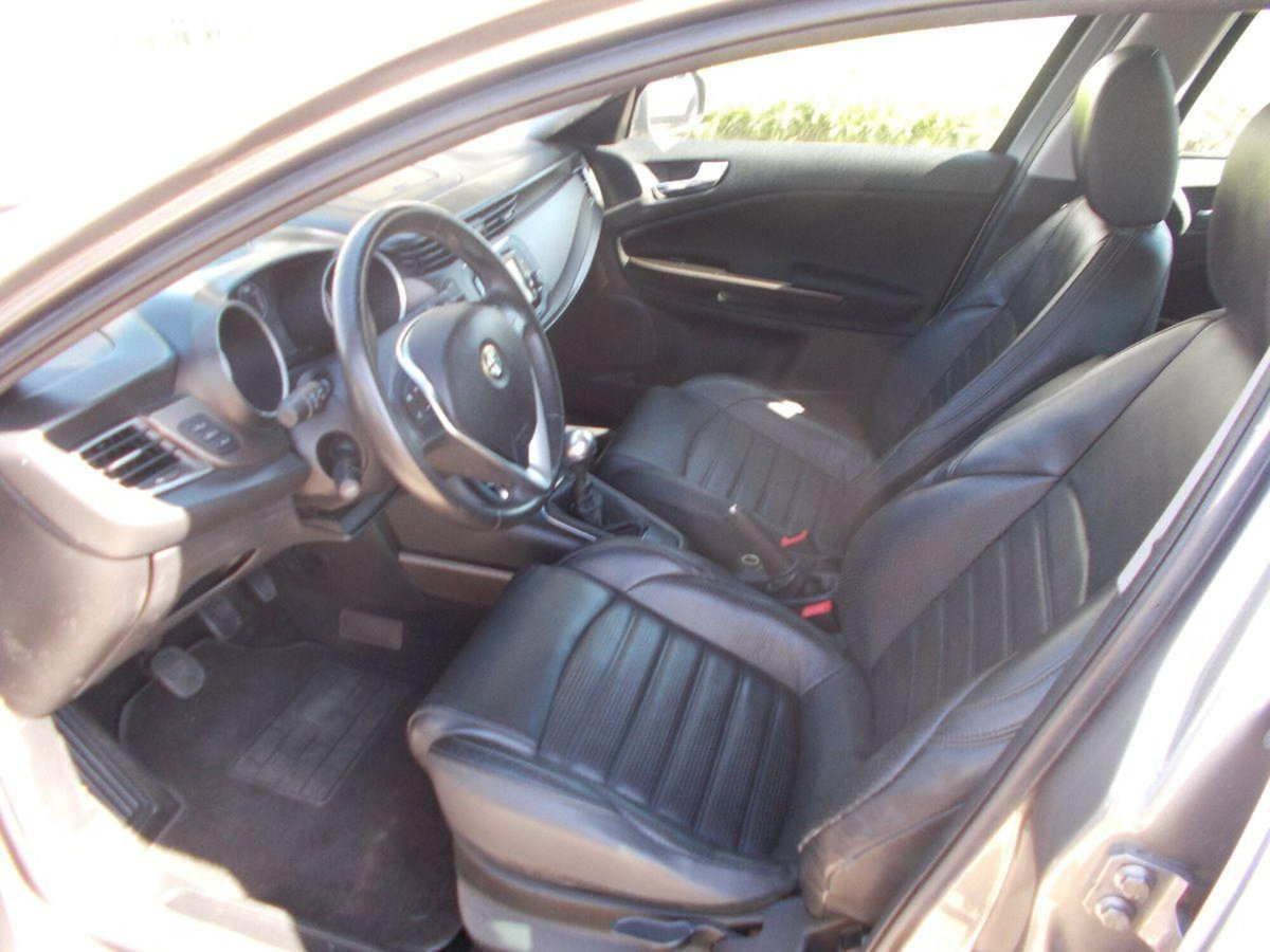 Alfa Romeo Giulietta 1.4 Turbo Giulietta Gpl 120cv (11)