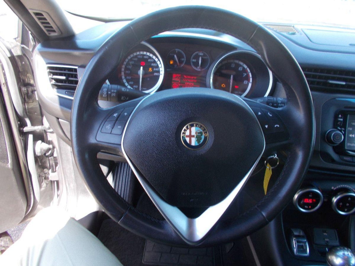 Alfa Romeo Giulietta 1.4 Turbo Giulietta Gpl 120cv (15)