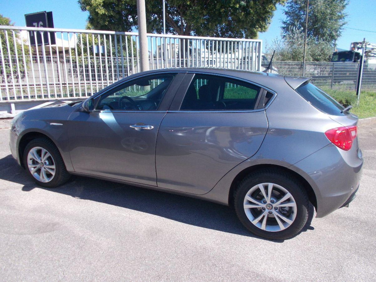 Alfa Romeo Giulietta 1.4 Turbo Giulietta Gpl 120cv (4)