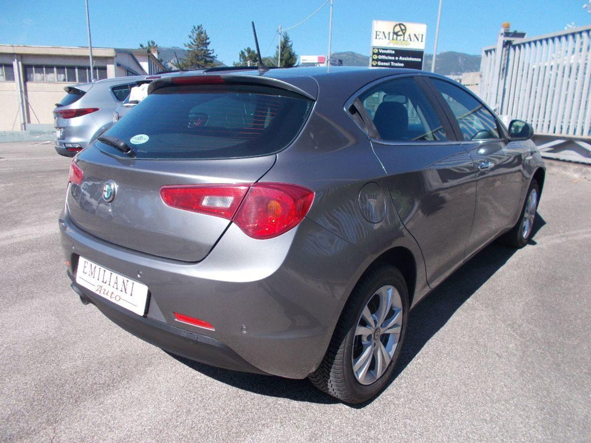 Alfa Romeo Giulietta 1.4 Turbo Giulietta Gpl 120cv (6)