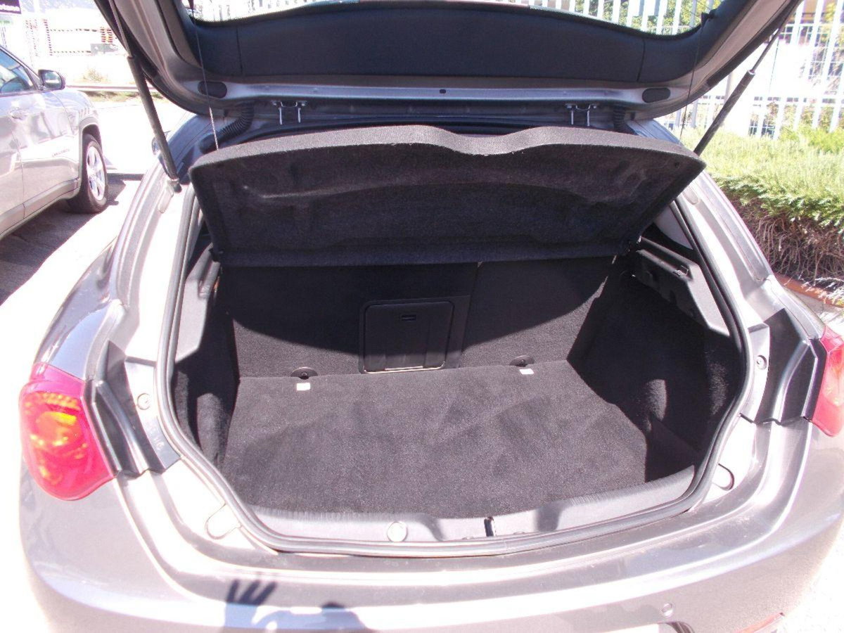 Alfa Romeo Giulietta 1.4 Turbo Giulietta Gpl 120cv (8)
