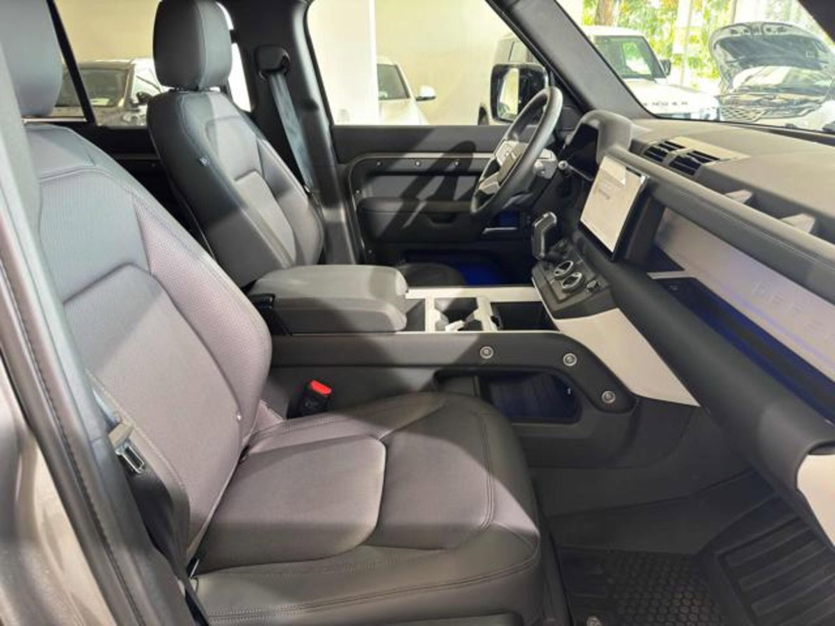 Land Rover Defender 110 3.0d i6 mhev X-Dynamic SE awd 200cv auto (11)