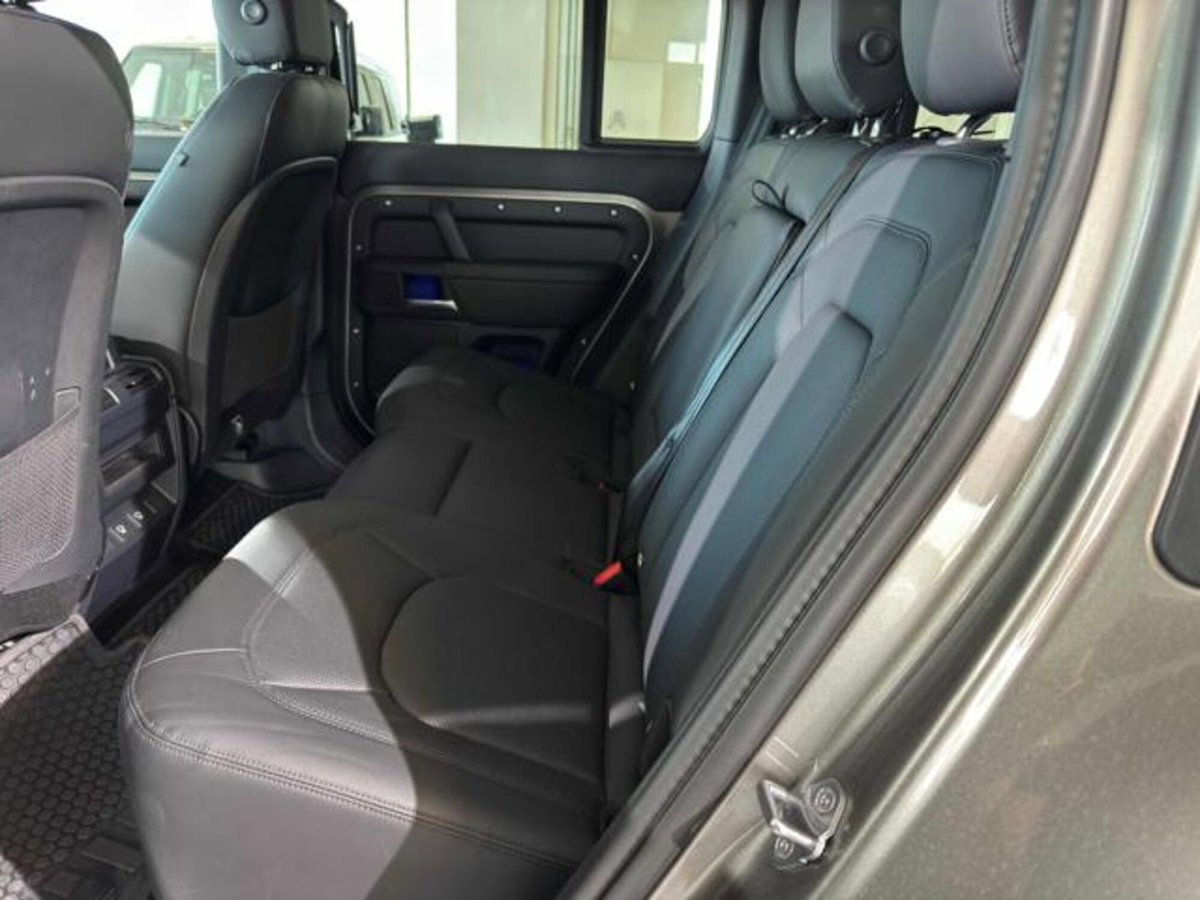 Land Rover Defender 110 3.0d i6 mhev X-Dynamic SE awd 200cv auto (15)