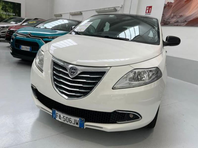 Lancia Ypsilon 0.9 TwinAir 85 CV 5 porte S&S Gold